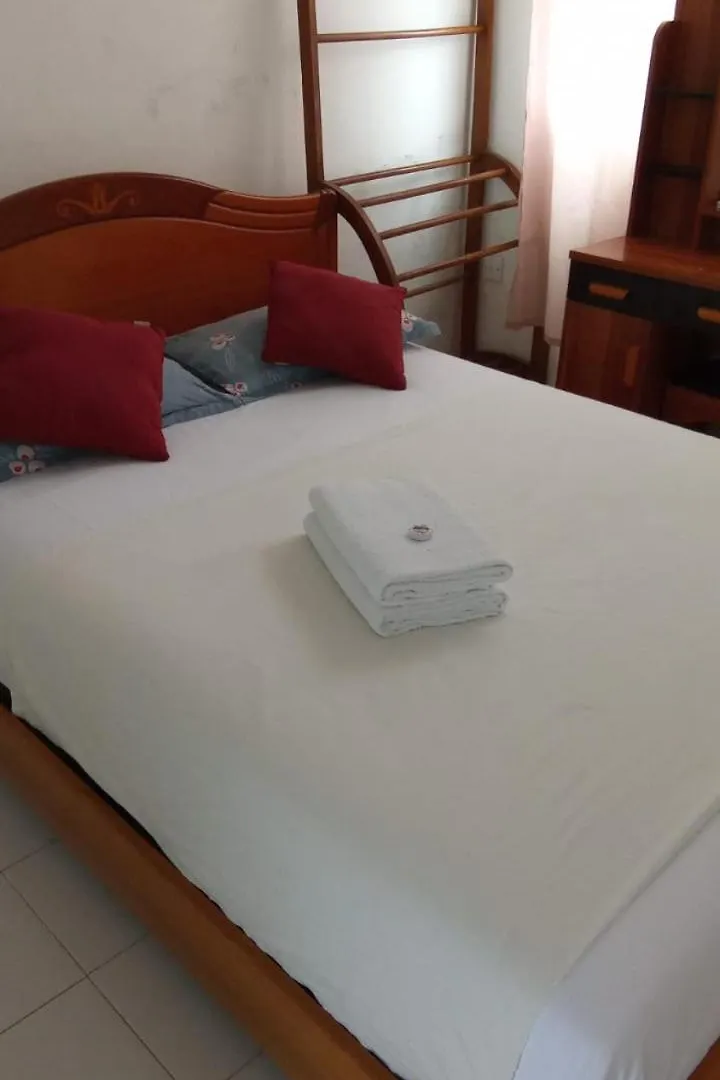 Riverside Hotel Katunayake 3*,
